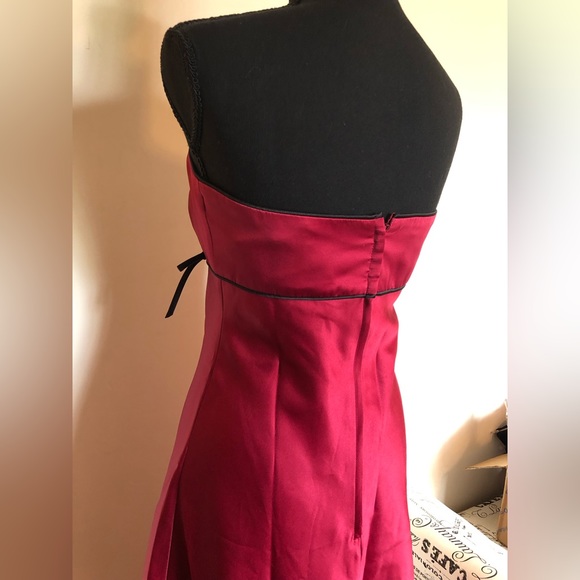 Dress; Alfred Angelo; Burgundy w/Black Piping; Full Skirt; Satiny; Fully Lined - Picture 6 of 8